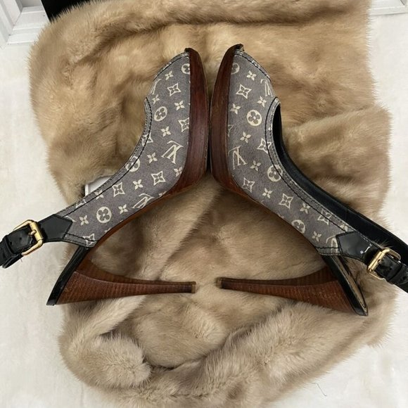 LOUIS VUITTON DENIM MONOGRAM HEELS Fit like 8.5-9 - Picture 5 of 9